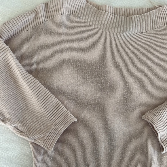 Tan Lightweight Sweather‎ - Picture 2 of 4